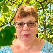 Kasvokuva Eeva-Liisa Isosaaresta.