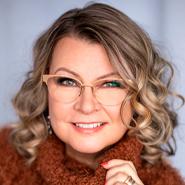 Kasvokuvassa Tina Finn